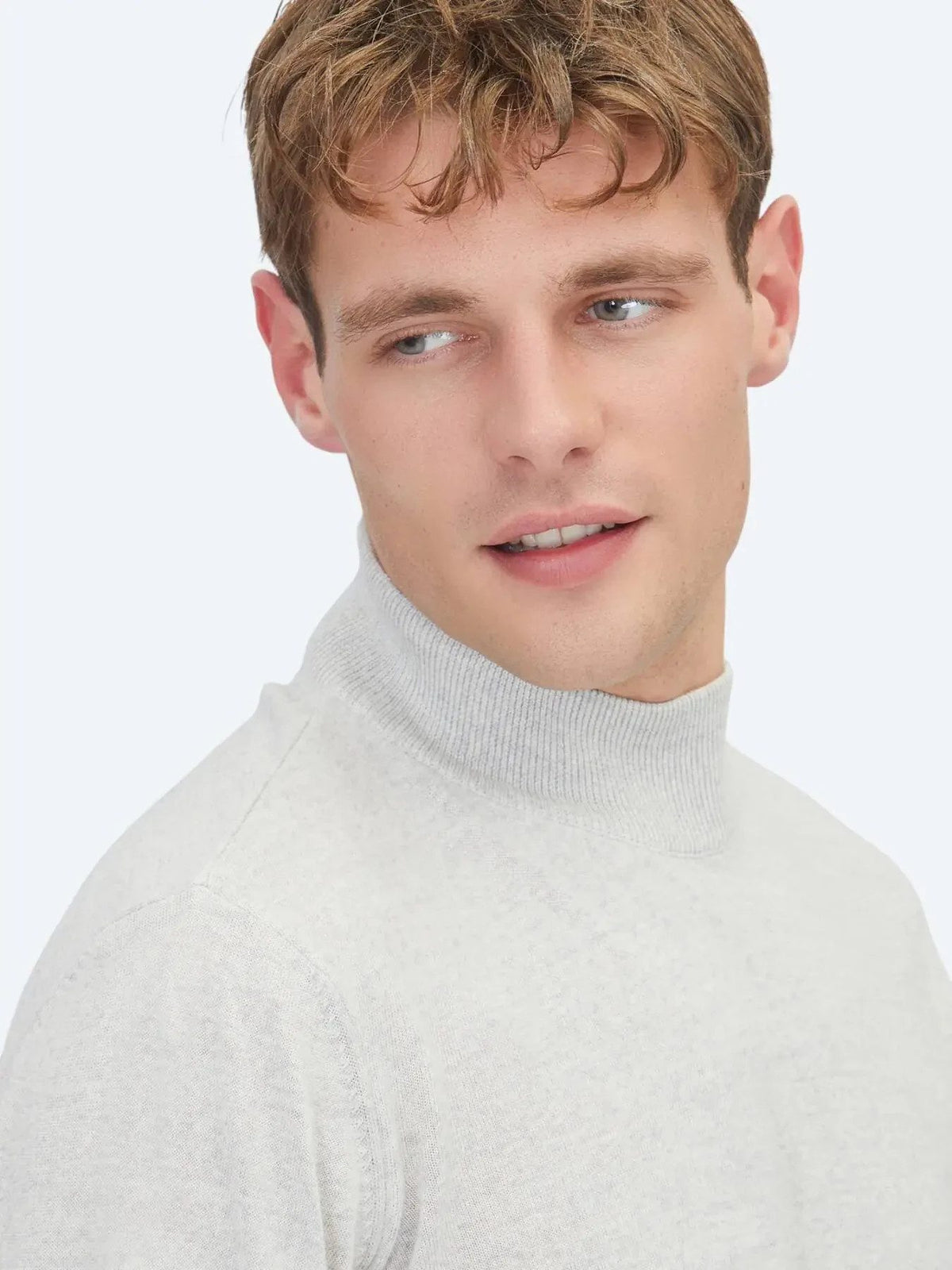 Hellgrauer Strickpullover