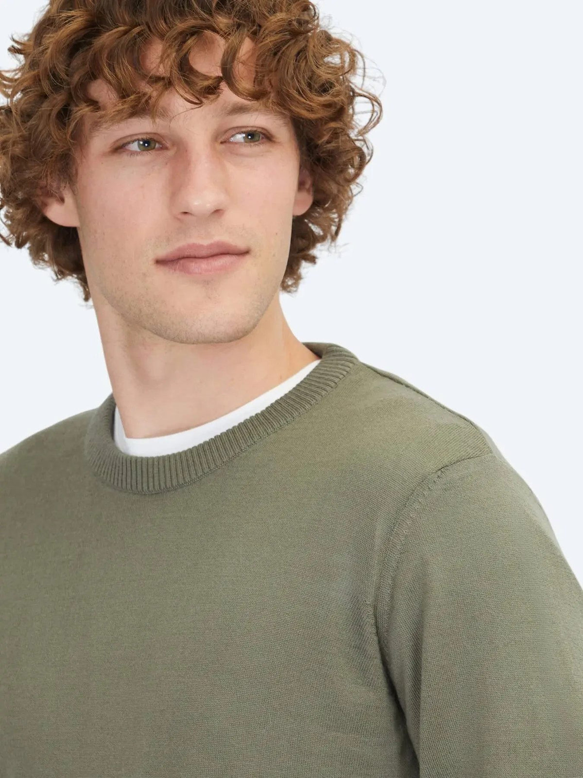 Hellgrüner Strickpullover