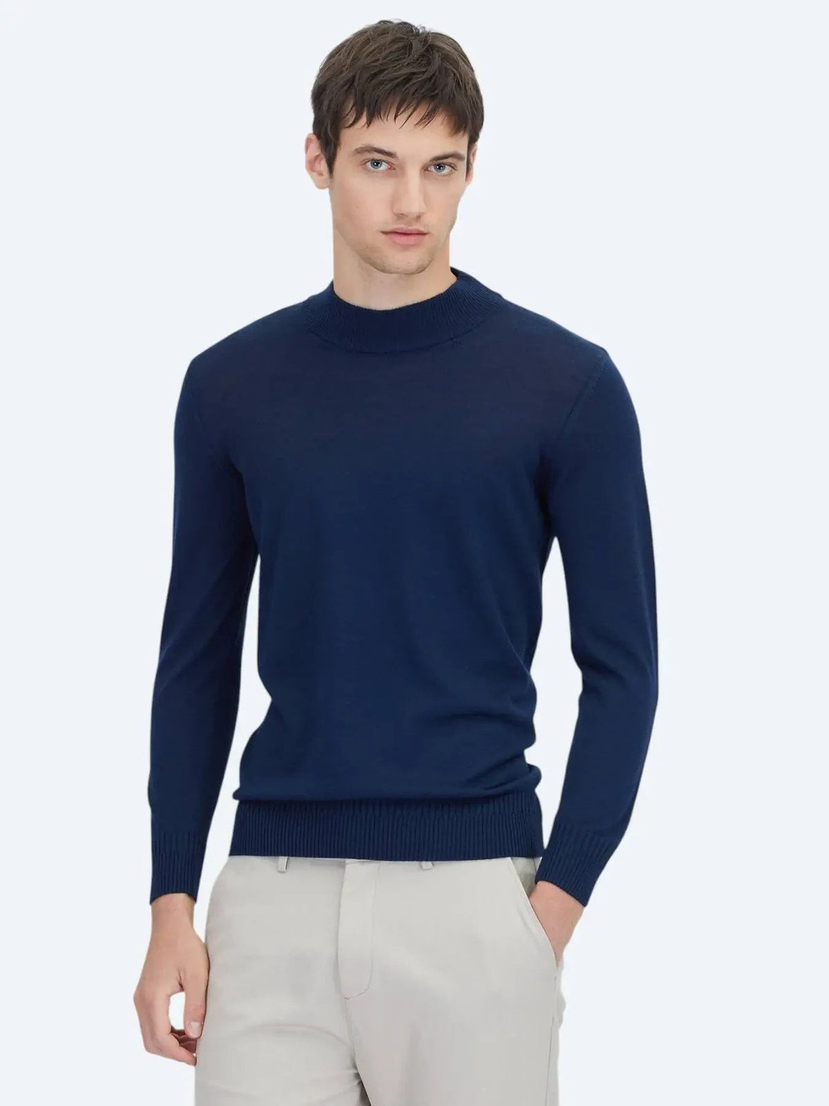 Hellblauer Strickpullover
