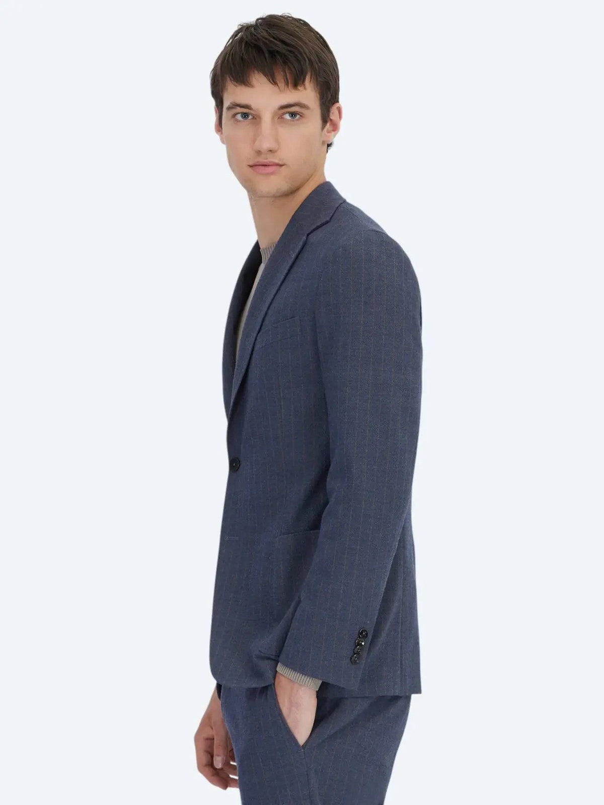 Hellblauer gestreifter Modern Fit Anzug