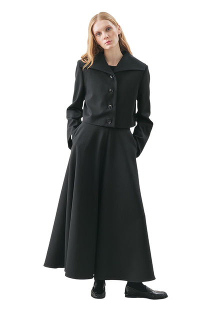 LOREN KURZE JACKE MIT BREITEM KRAGEN, SCHWARZ