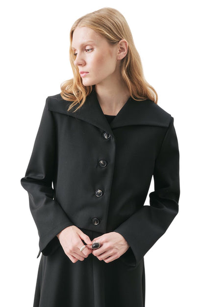 LOREN KURZE JACKE MIT BREITEM KRAGEN, SCHWARZ