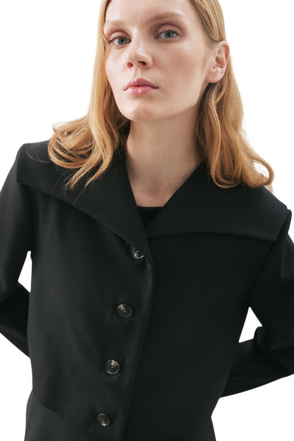 LOREN KURZE JACKE MIT BREITEM KRAGEN, SCHWARZ