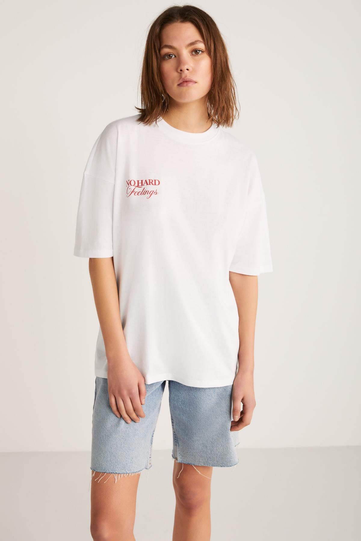 ETHIQUET LUCK Damen Rotes Print-T-Shirt Weiß