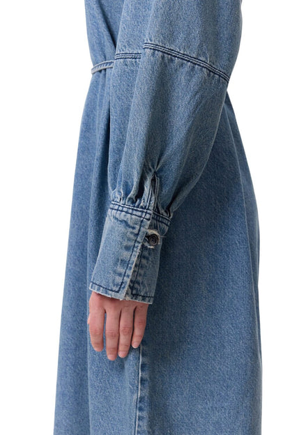 Manschettendetail am Jeanskleid, hellblau