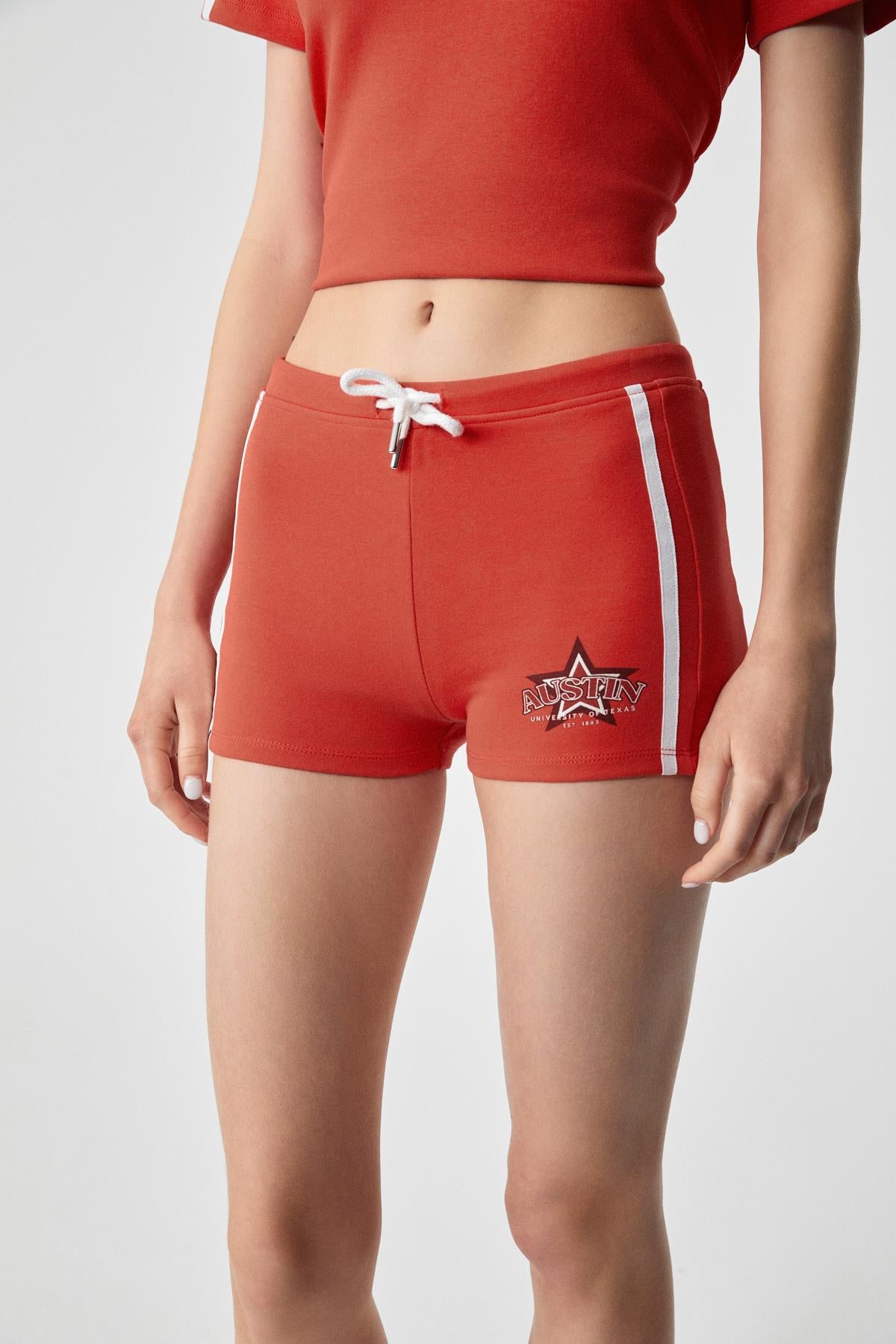 ETHIQUET MARIAM Damen Bedruckte Regular Shorts Rot