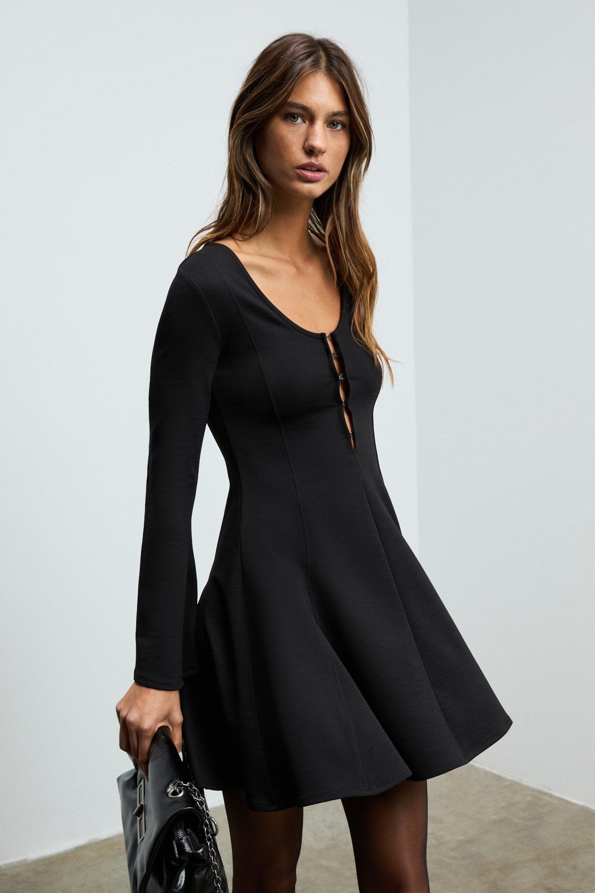 ETHIQUET MARIVENA Damen V-Ausschnitt Minikleid Schwarz