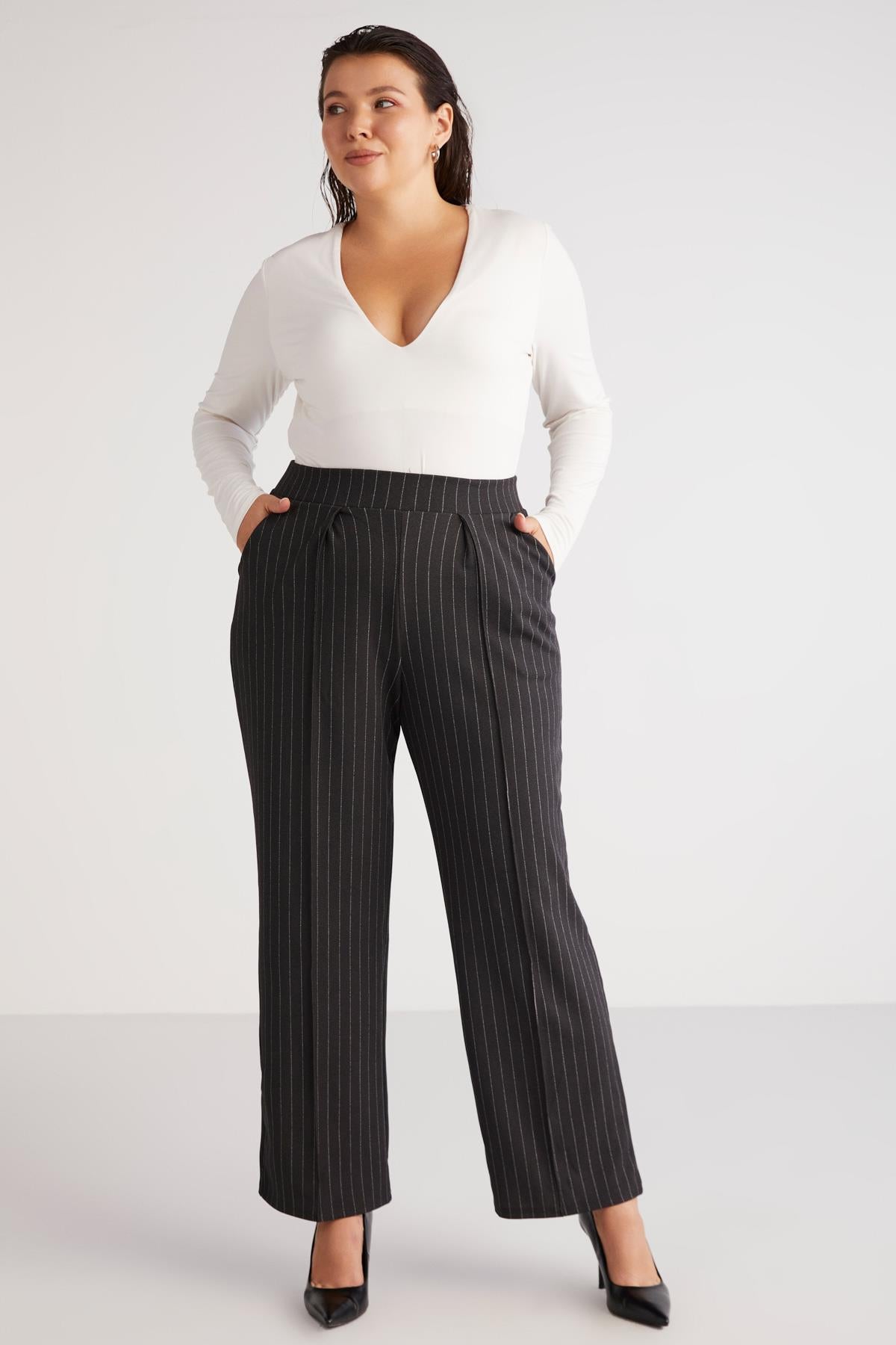 ETHIQUET Marjabb Slim-Fit V-Ausschnitt Bluse Ecru