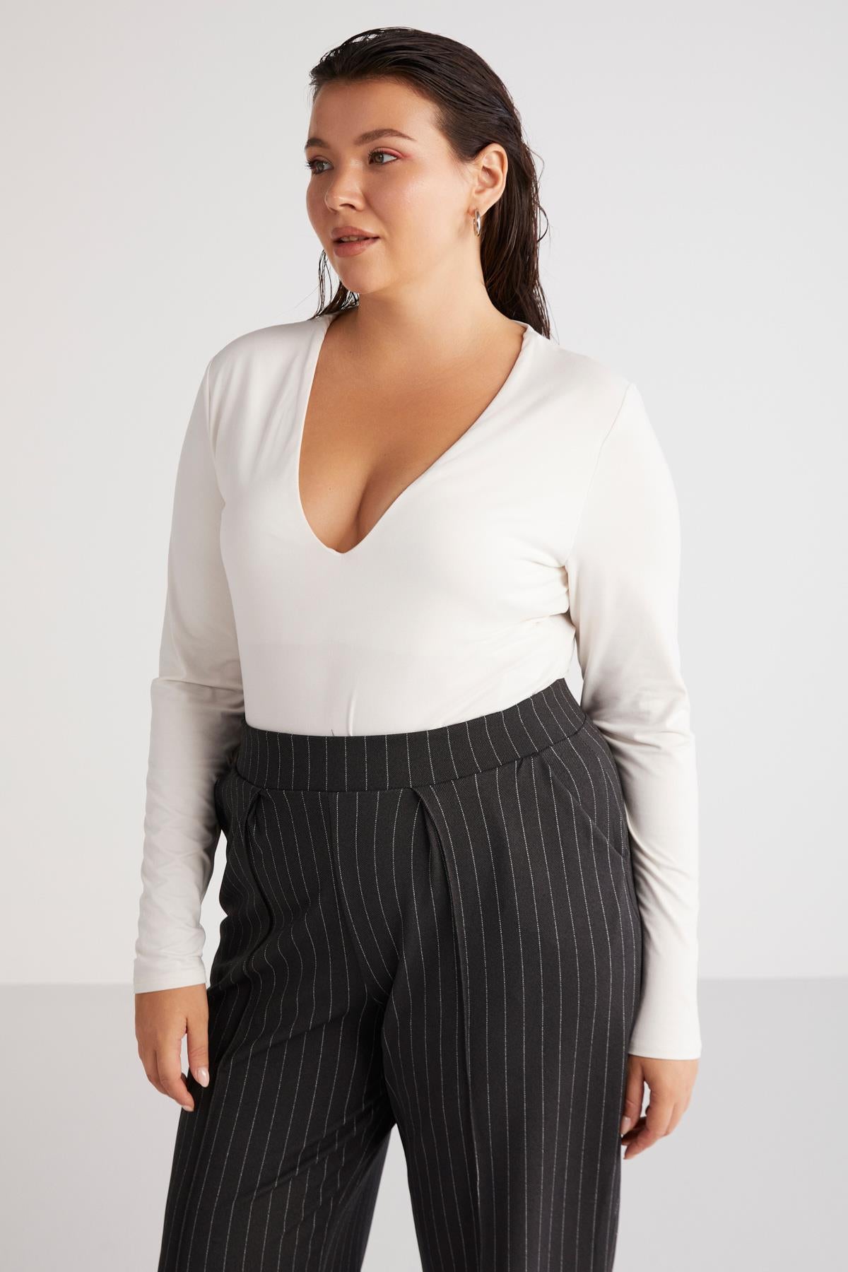 Marjabb Slim-Fit V-Ausschnitt Bluse