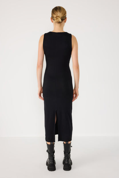 Midikleid mit metallischen Accessoires