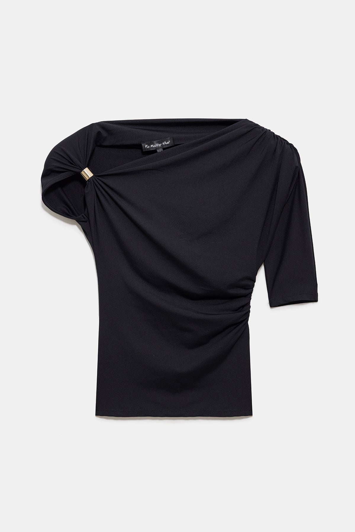 Eng anliegendes T-Shirt mit Metallaccessoires