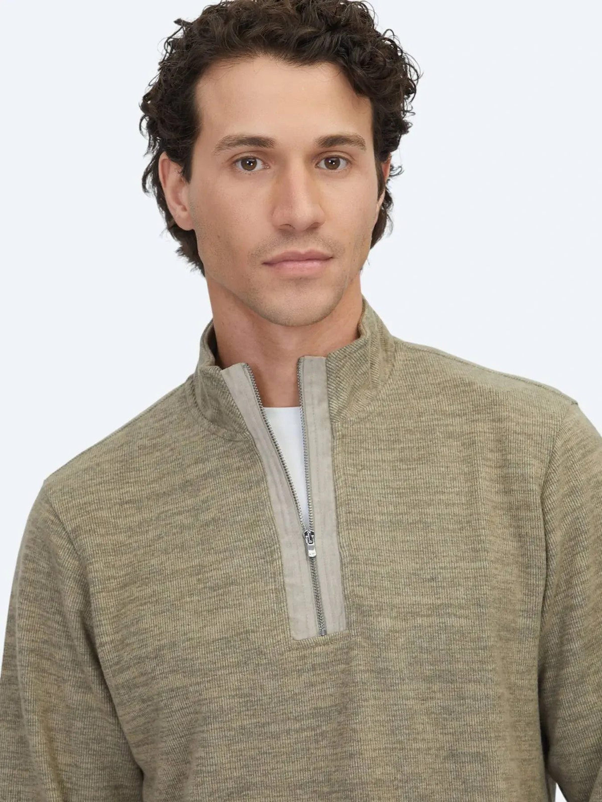 Gestreifter Rollkragenpullover aus Velours
