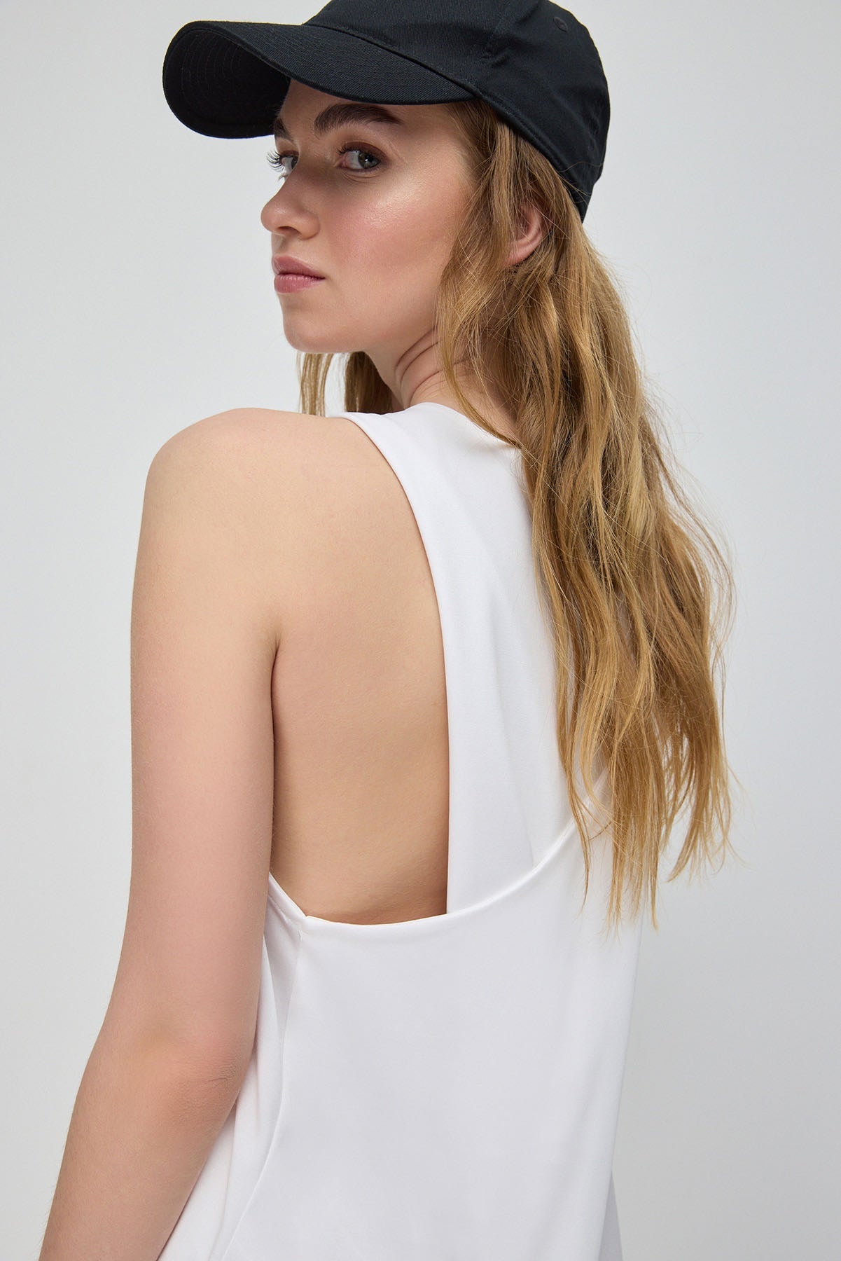 Lange Bluse mit gekreuztem Rückenausschnitt aus Modal-Stoff