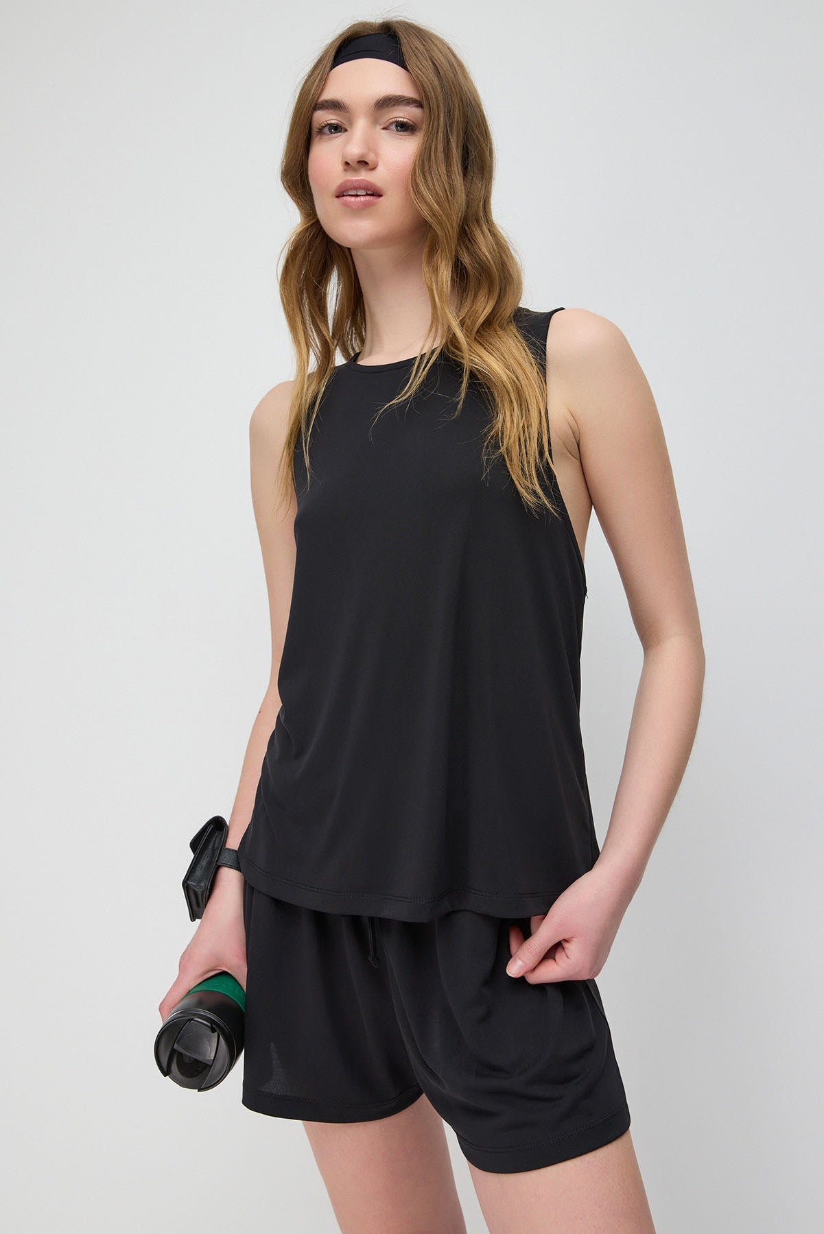 Langes Tanktop mit gekreuztem Rückendesign, aus Modal-Gewebe