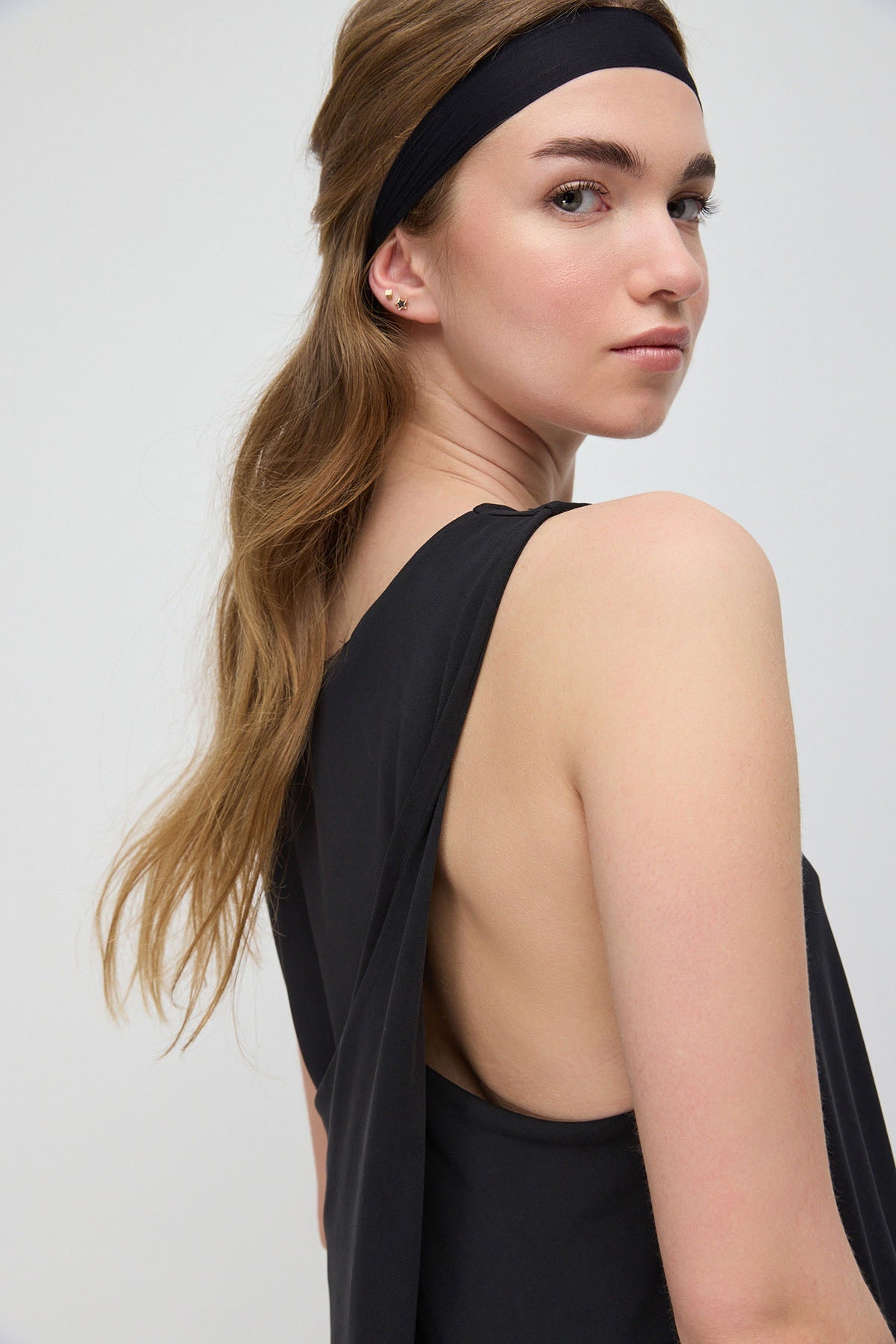 Langes Tanktop mit gekreuztem Rückendesign, aus Modal-Gewebe