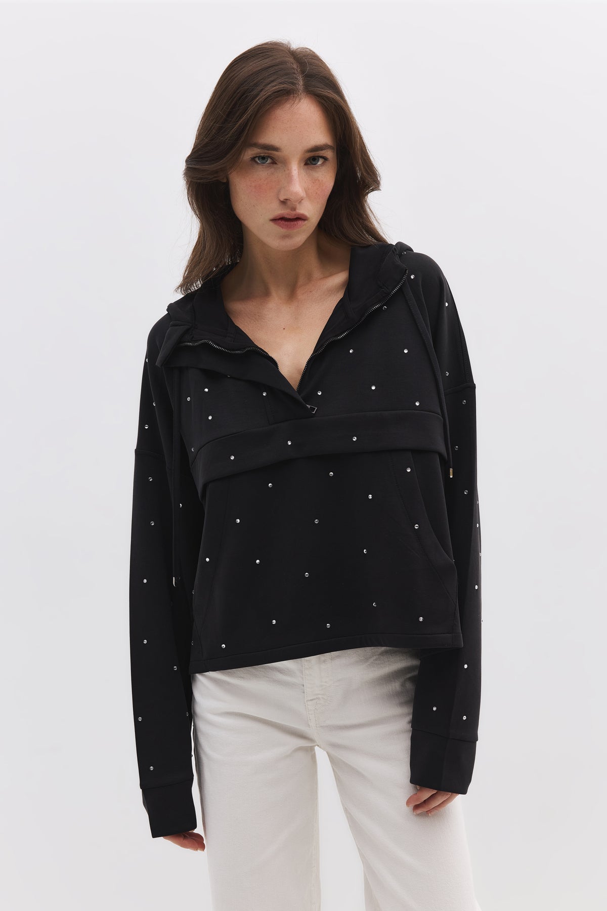 Sweatshirt mit Steinverzierungen
