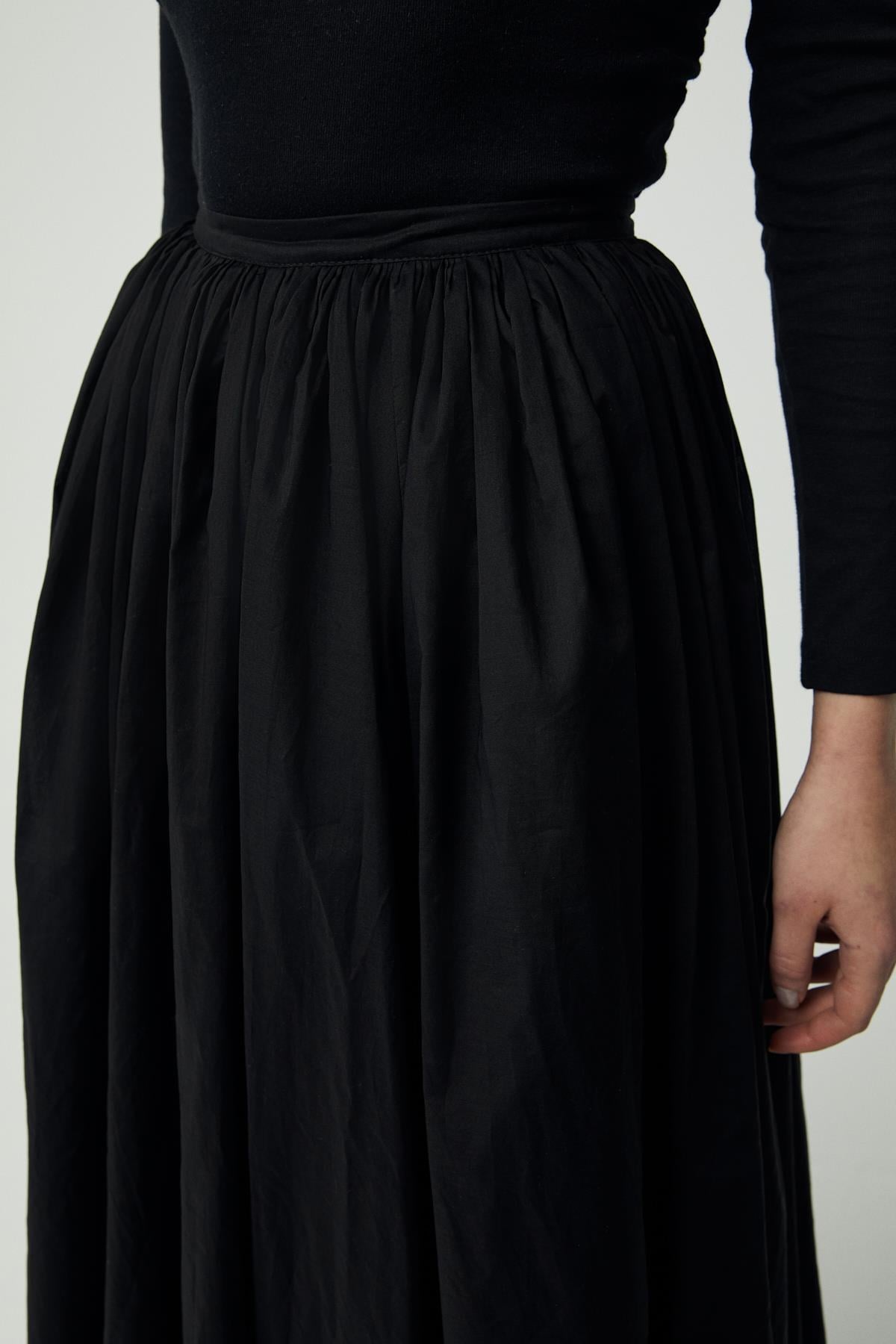 ETHIQUET MODEST MIKAMI Lockerer Damenrock Schwarz
