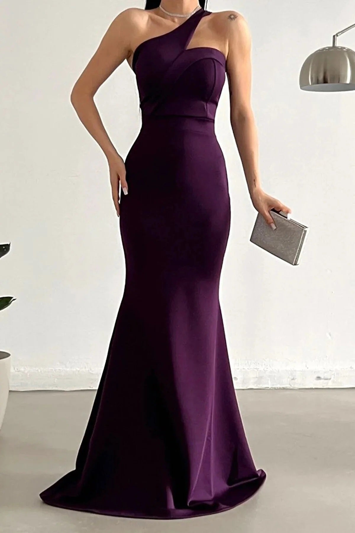 Maxikleid mit asymmetrischem Ausschnitt