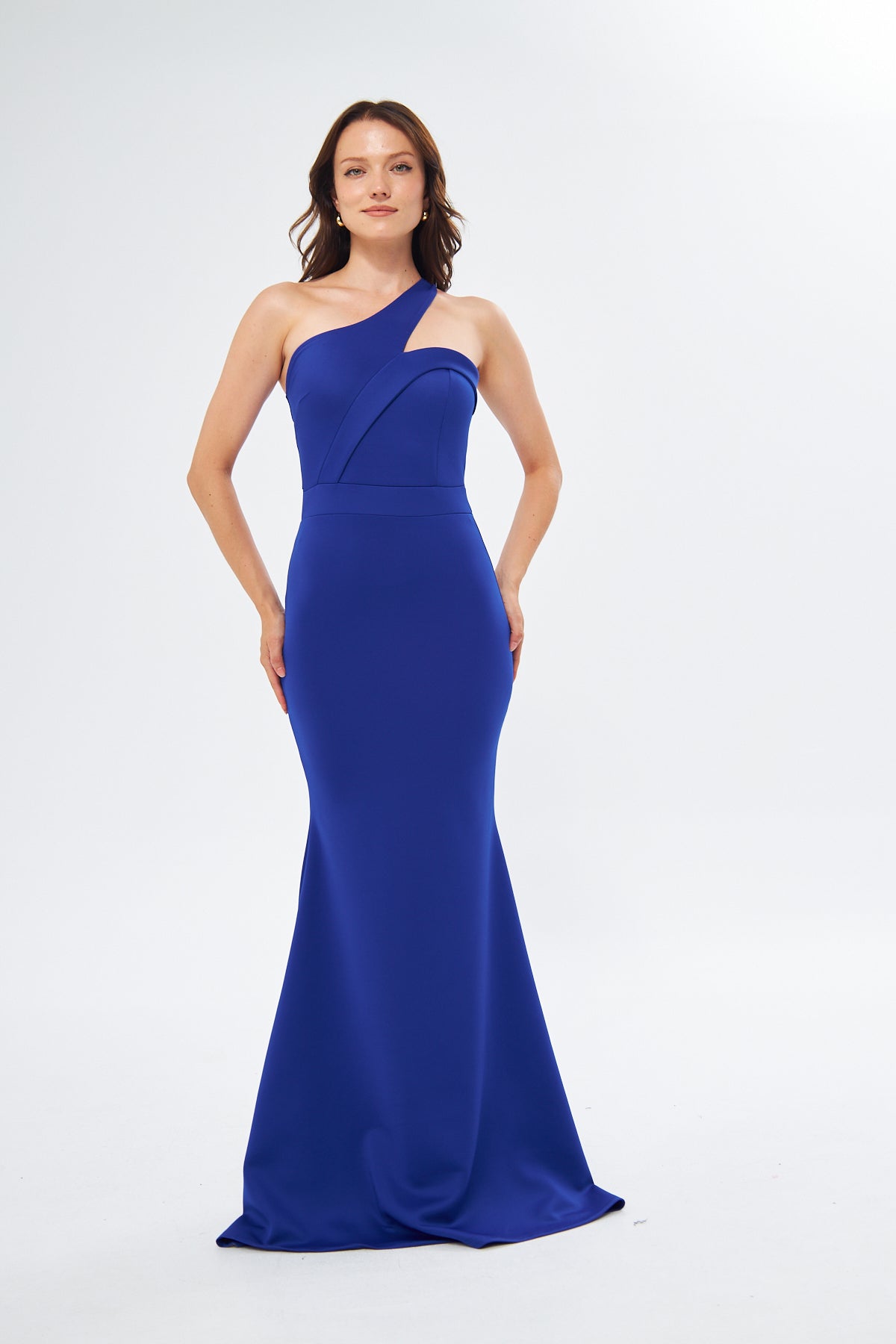Maxikleid mit asymmetrischem Ausschnitt
