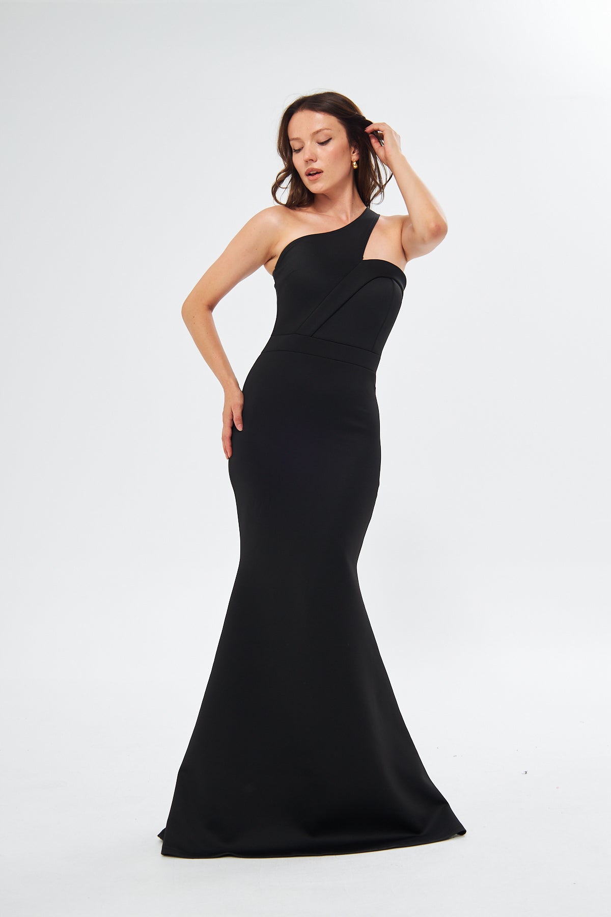 Maxikleid mit asymmetrischem Ausschnitt