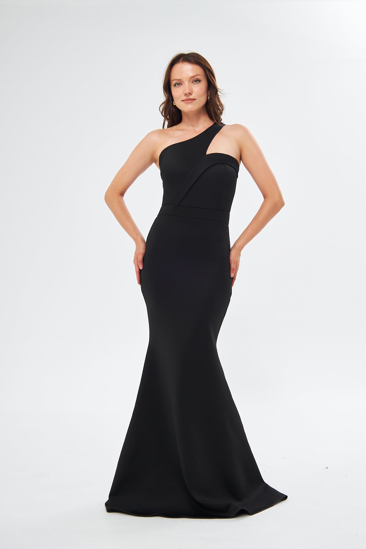 Maxikleid mit asymmetrischem Ausschnitt