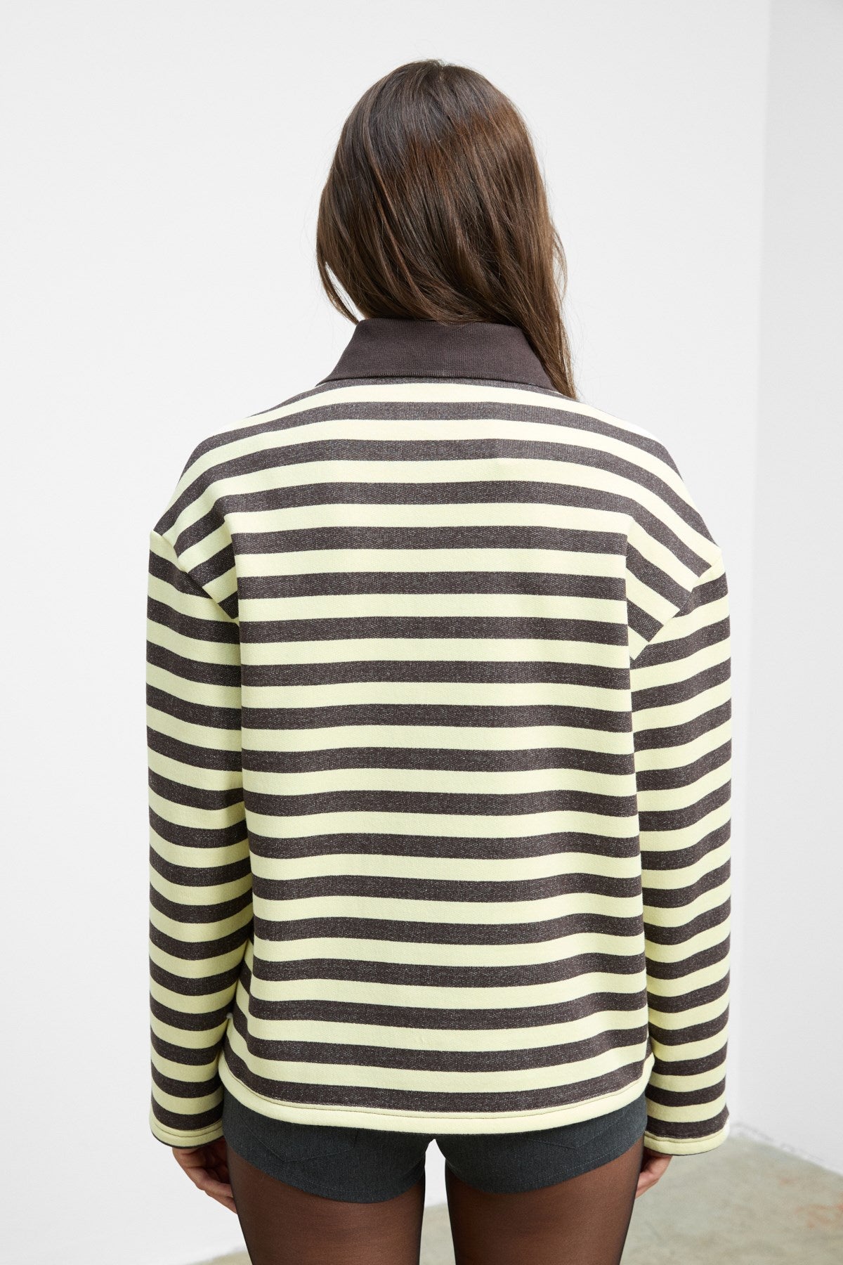 ETHIQUET MUSE Gestreiftes Strick-Polo-Sweatshirt Gelb