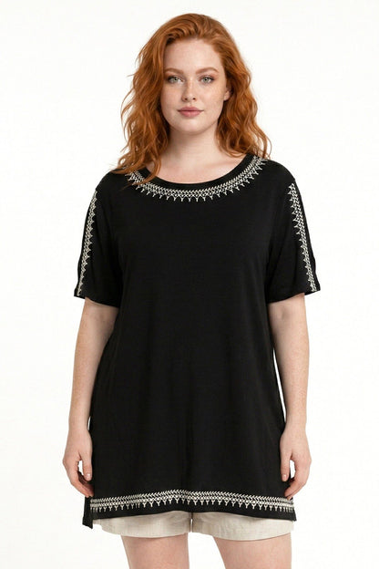 Bestickte Bluse mit Details