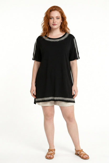 Bestickte Bluse mit Details