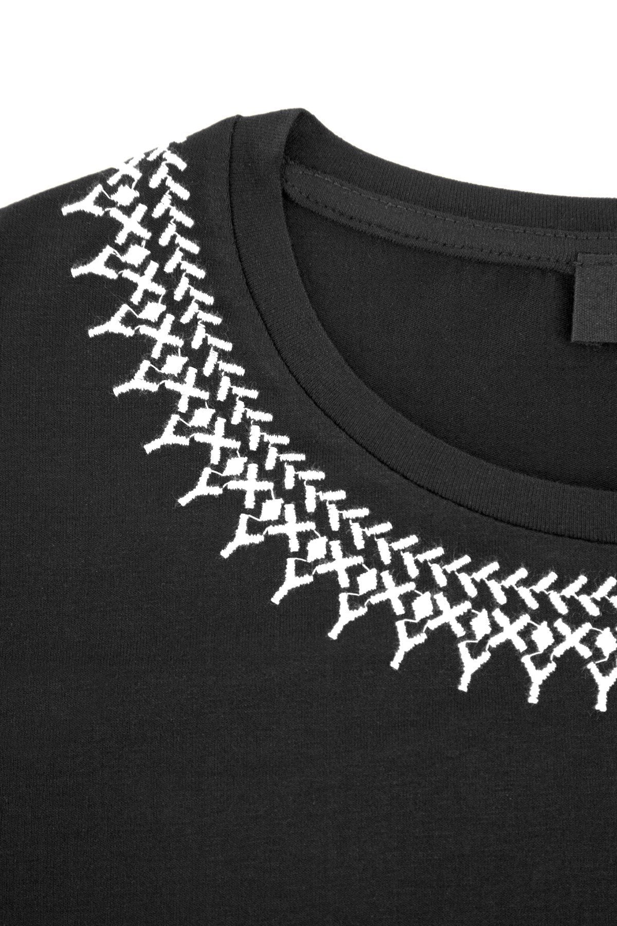 Bestickte Bluse mit Details
