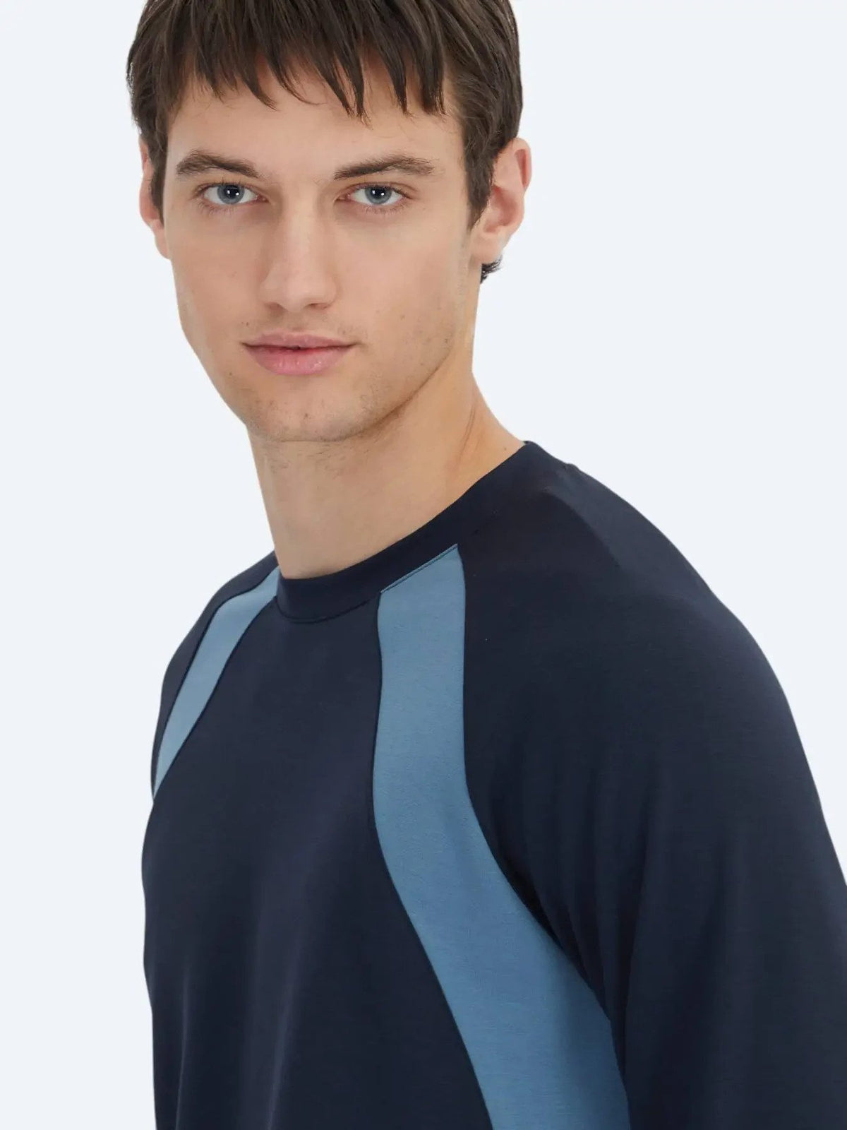 Marineblauer Rundhals Pullover