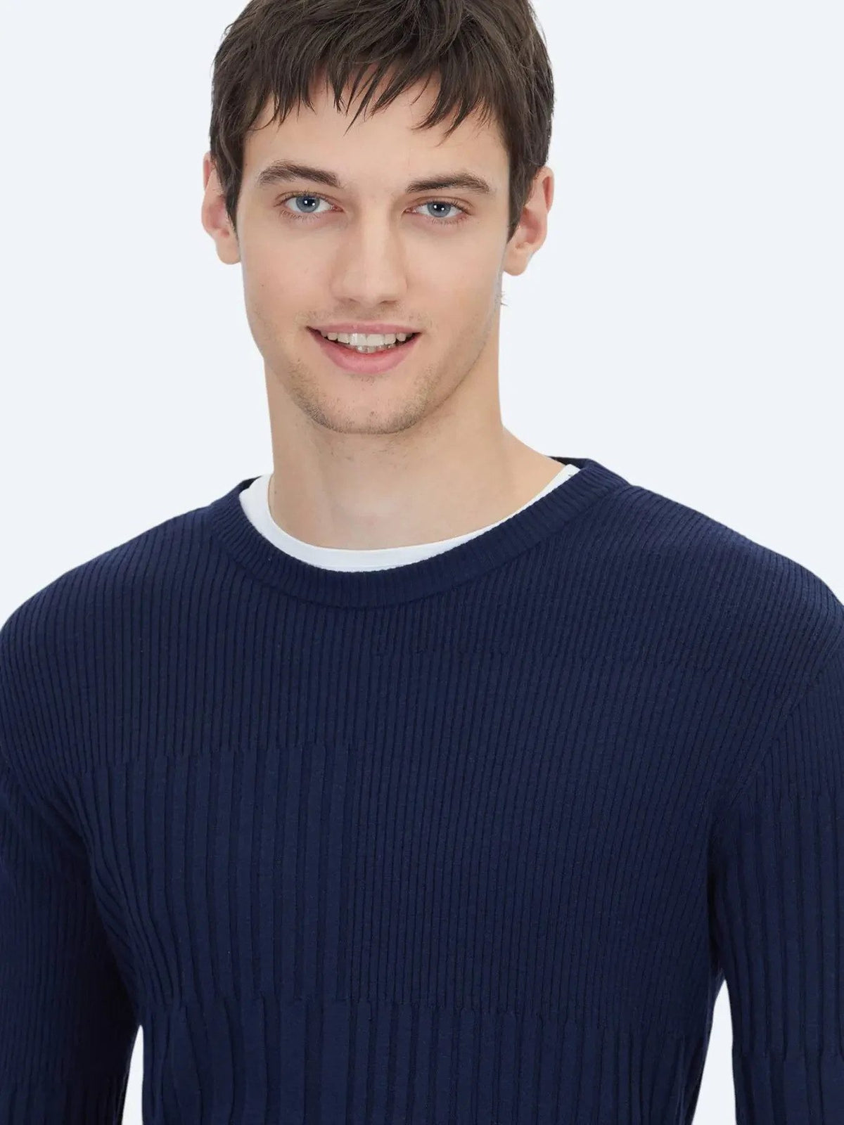Marineblauer Strickpullover