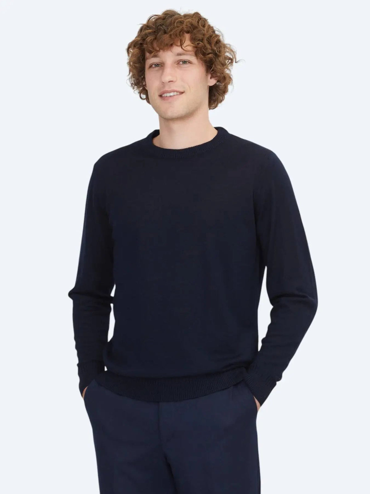 Marineblauer Strickpullover