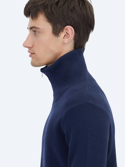 Marineblauer Strickpullover