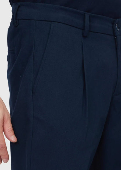 Marineblaue, gewebte Freizeithose aus Baumwollmischgewebe in regulärer Passform