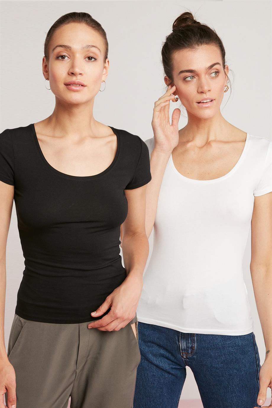 ETHIQUET NIXIE Strick Regular Body Schwarz-Weiss