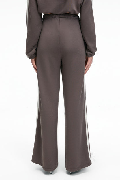 NYRELLA Oversize Jogger Seitenstreifen