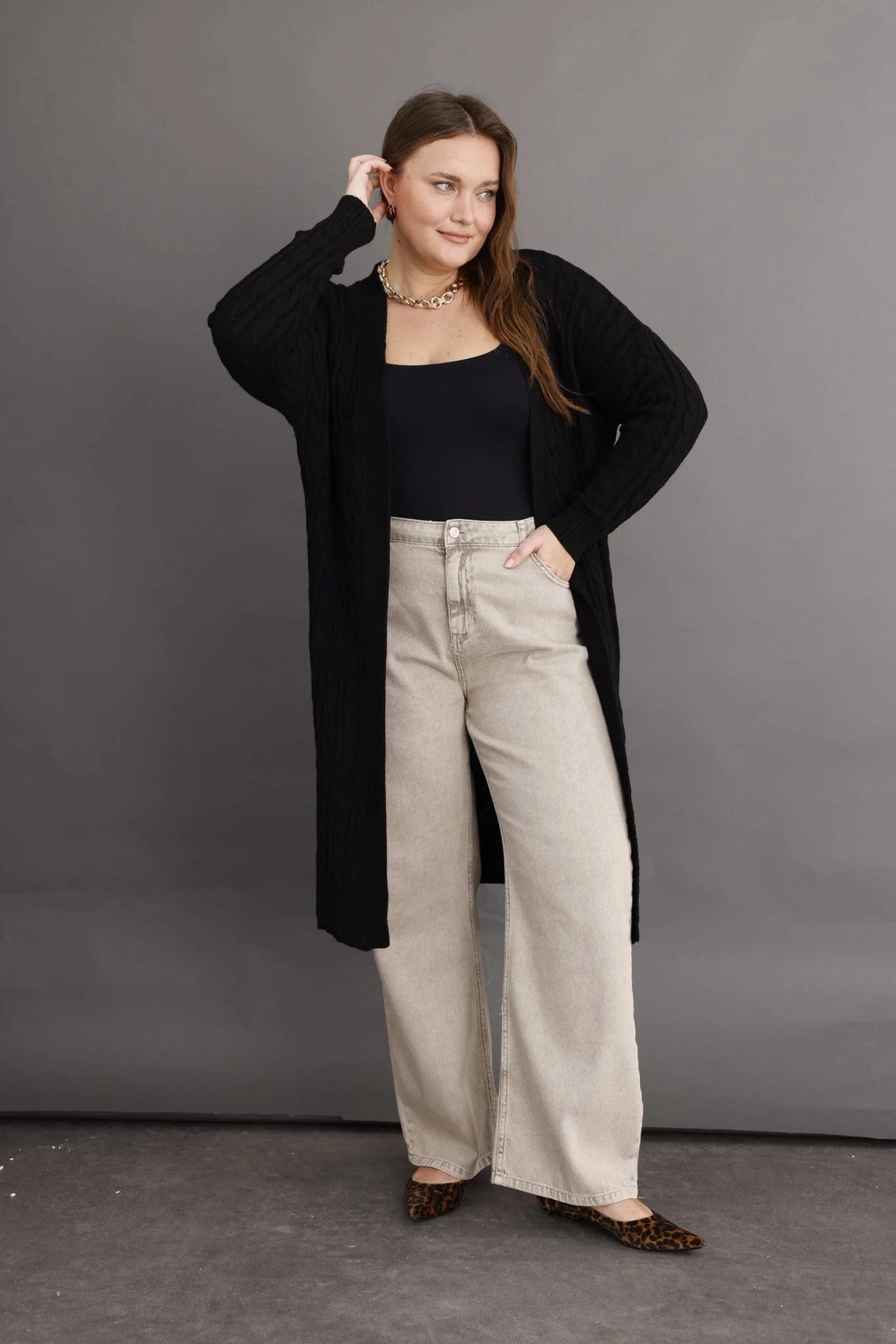 Langer Cardigan mit Strickdetails
