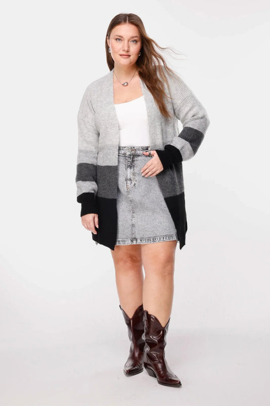 Langer Cardigan mit Strickdetails
