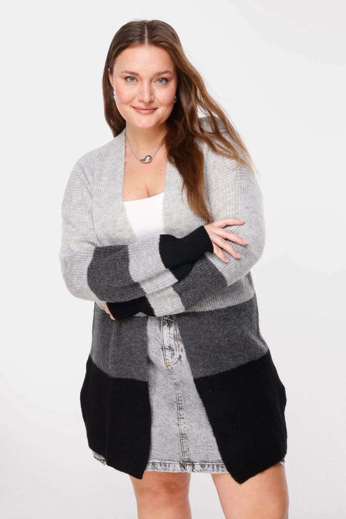 Langer Cardigan mit Strickdetails
