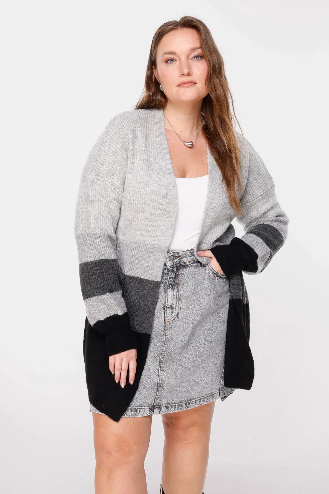 Langer Cardigan mit Strickdetails