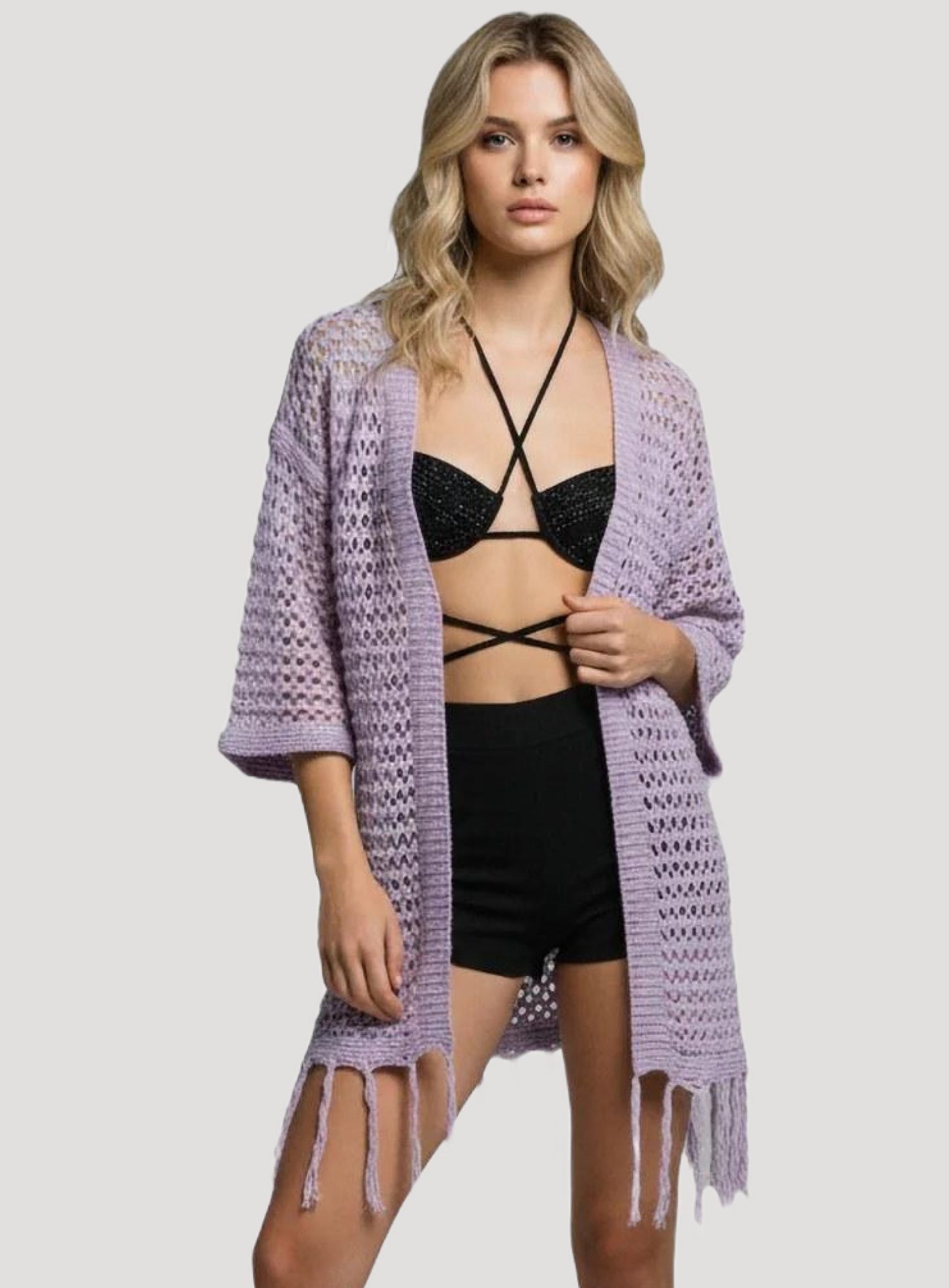 Locker sitzende, lange Strickjacke mit gestrickten Quasten.