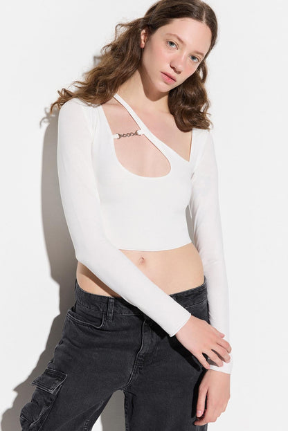 Bluse mit Schulter- und Brustausschnitt