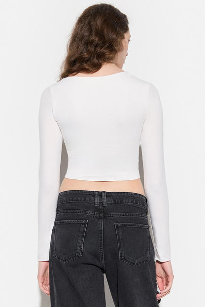 Bluse mit Schulter- und Brustausschnitt