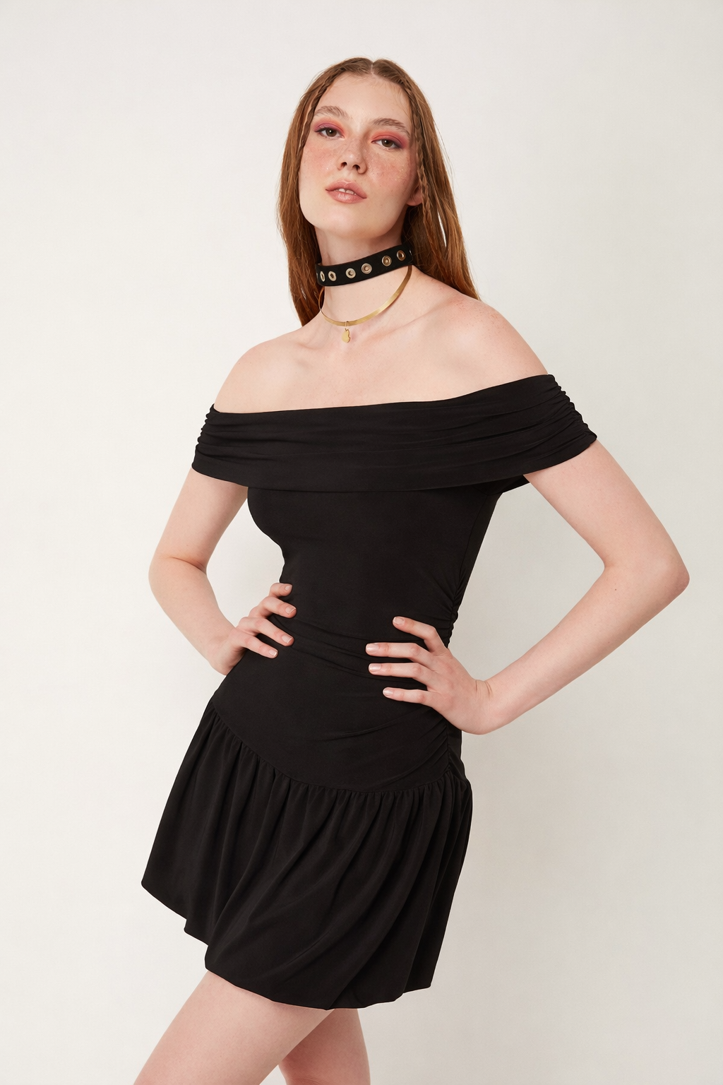 schulterfreies Mini-Ballonkleid