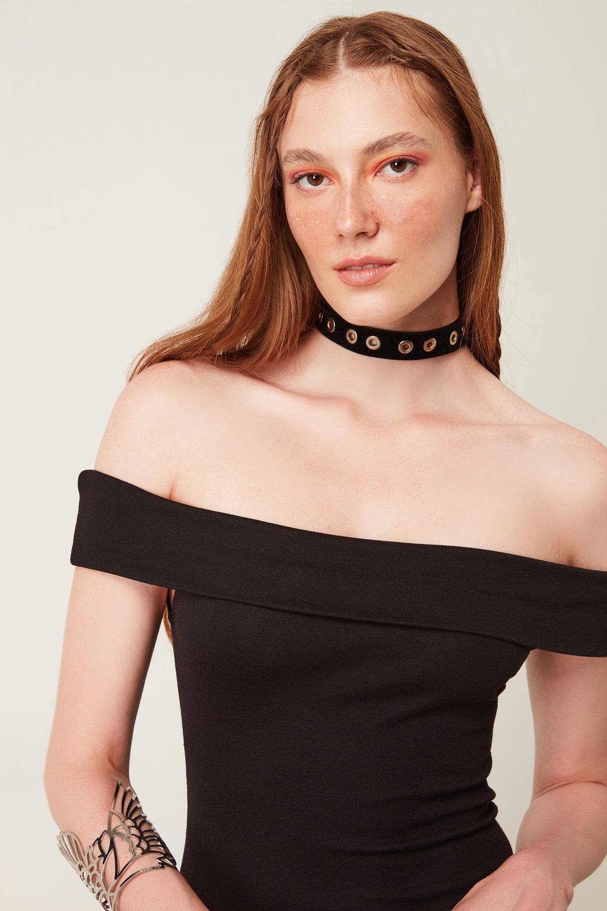 schulterfreies Minikleid