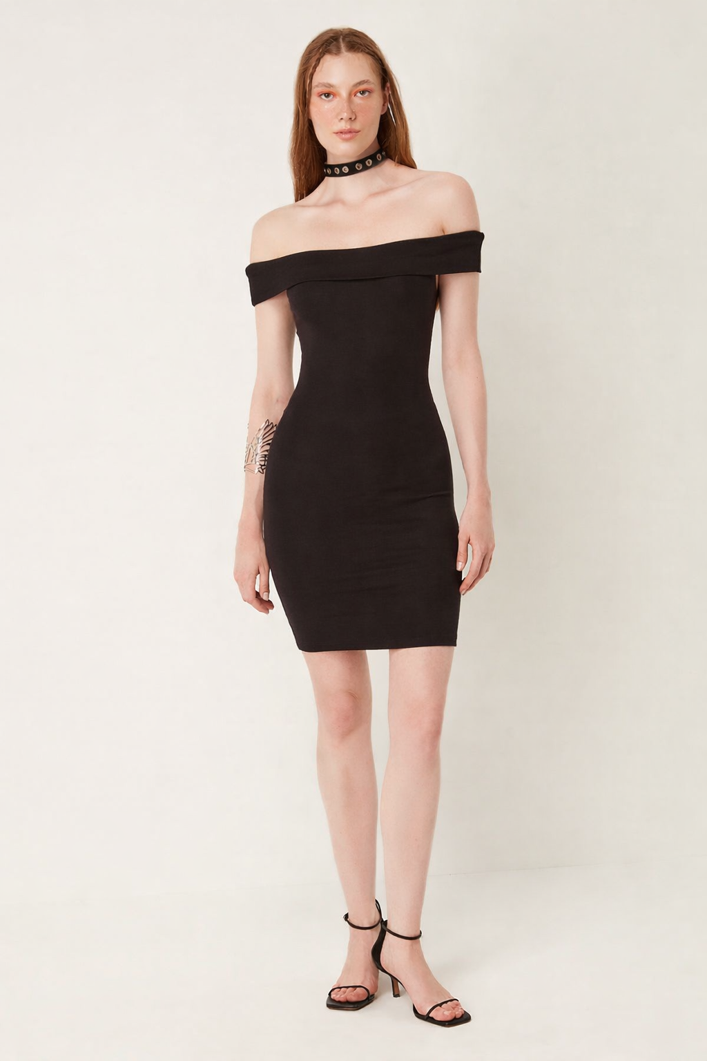 schulterfreies Minikleid