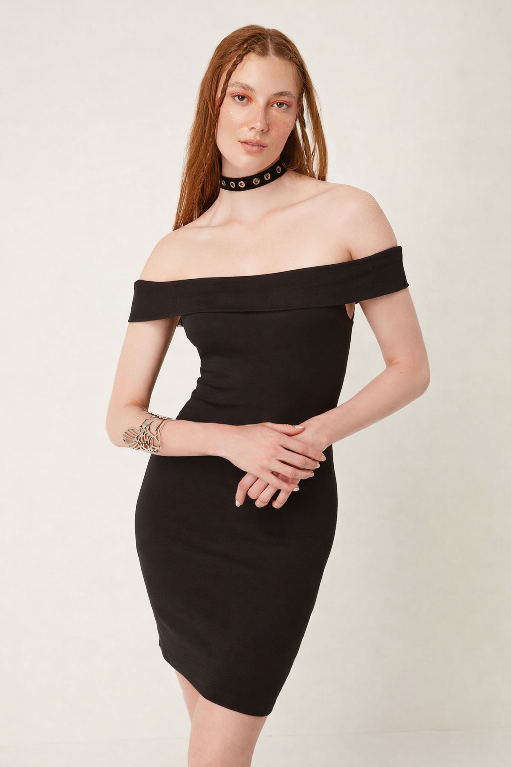 schulterfreies Minikleid