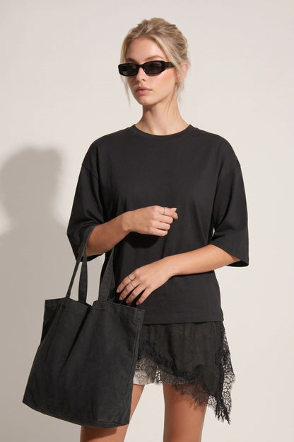 Oversized asymmetrisches T-Shirt mit Spitze