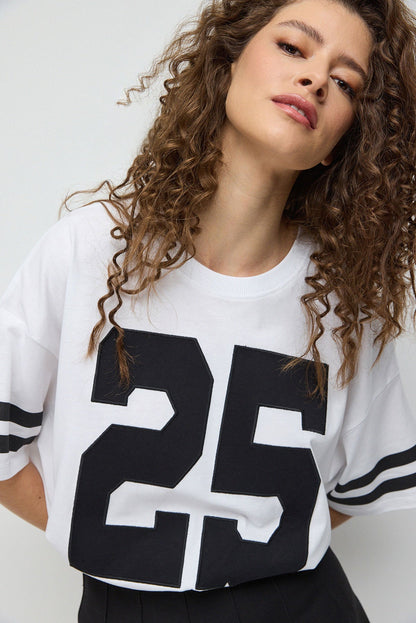 Übergroßes bedrucktes T-Shirt