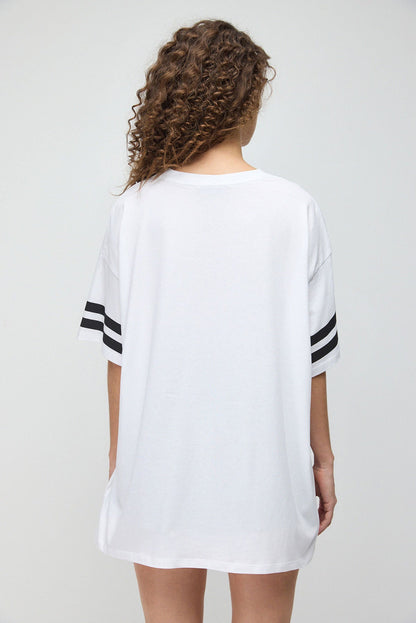 Übergroßes bedrucktes T-Shirt